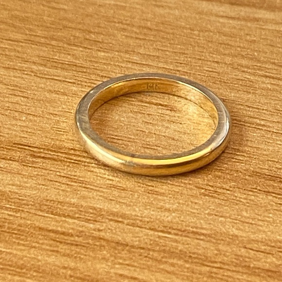 Elegant 14K Yellow Gold Women's Ring - size 4 & over 2.2 g - Picture 2 of 9